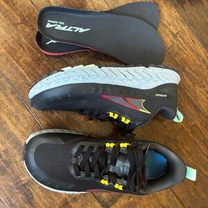 W8.5 Slim Fit - Altra Outroad trail runners